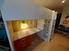IKEA Jugend-/Kinderzimmer Hochbett "Smastad" mit int. Schrank + Schreibtisch