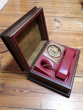 Antikes rotes Telefon von Telcer in Holzschatulle