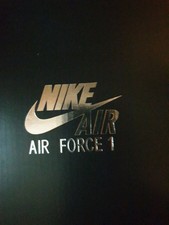 Leere Nike Air Force 1 Schuhkarton in schwarz mit af1 Crate Paper