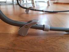 Babywippe mit Spielbogen von Hauck Bungee Deluxe mit 3 Punkt Gurt