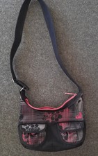 Damenhandtasche, Umhängetasche, Roxy schwarz/rot, 