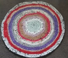 Häkelteppich ca. 80 cm Durchmesser Farben-Mix Handarbeit aus T-Shirts Upcycling