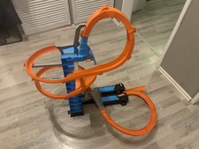 Hot Wheels Looping Crahsh Trackset, Spielzeugauto, motorisierte Autorennbahn