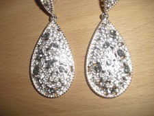 Modeschmuck: silberfarbene Ohrringe mit Glitzer, einmal getragen