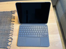 Apple iPad Pro 3. Gen 2021 256GB Wi-Fi + 5G + Logitech Case, 11 Zoll, Space Grau