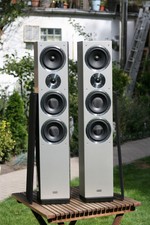 Ein Paar Heco Celan 700 Haupt-/Stereolautsprecher