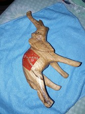 ein Elefant mit rot fb. (DEKOARTIKEL)