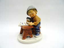 Goebel Figur Junge Stamp Collector Briefmarken Sammler