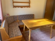 Eckbank mit  2 Stühlen  und Tisch (ausziehbar) Eiche hell