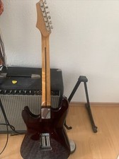 e Gitarre gebraucht,dennoch in einem Top Zustand,neue Seiden, Nur Per Abholung!