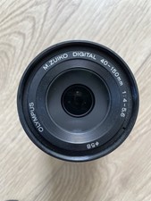 Olympus M.Zuiko Digital 40-150 mm 4.0-5.6 Objektiv mit Gegenlichtblende LH-61D