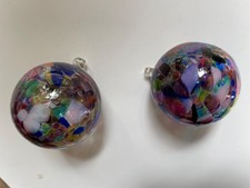 2 Deko Glaskugel zum Aufhängen, grün violett blau, Durchmesser 8 cm