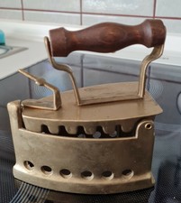 Messing Bügeleisen Vase Steckgefäß Deko Figuren massiv 