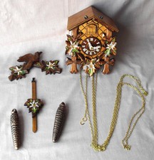 Original Schwarzwälder Kuckucksuhr mechanisch mit Schnitzereien original Karton