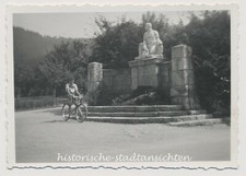 Bayrischzell Kriegerdenkmal 1935 - Radfahrer Lederhose - Altes Foto 1930er