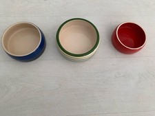 Futternapf, Wassernapf für Kleintiere. Rot, blau oder grün. Guter Zustand.