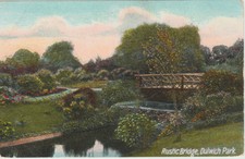 Ornamentale rustikale Brücke und Teich Dulwich Park, Süd-London, farbige Postkarte