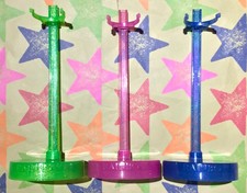  REGENBOGEN HOHE Mode Puppe GLITZER DISPLAY STÄNDER x3 rosa grün blau 
