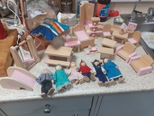 MELISSA & DOUG HOLZPUPPEN HAUSPUPPEN MIT ASDA HOLZMÖBELN