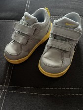 Nike Baby Schuhe Turnschuhe Sneaker Gr. 23,5 Grau-gelb mit Klettverschluss