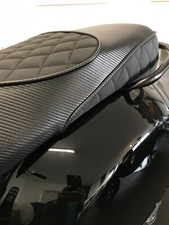 Vespa GTS Exclusive  Sitzbank Mono und 2 er Sitzbank schwarz im Carbon Look