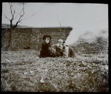 Kinder mit Billy können Lagerfeuer c1890 Victorian Foto Magic Lantern Slide