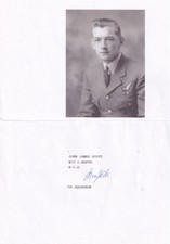 Stück signiert von John James Scott W/O 1 RAFVR 58 Sqn Wireless/Radarbetrieb/A