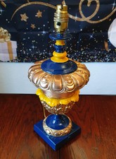 Verzierte Vintage Messing Eichel/Urnenlampe mit einem Farbtupfer