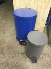 2 Alte Treteimer/Mülleimer/Eimer mit Fusspedal und  Inneneimer / 2 Stück 