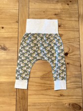 Schlupfhose Pumphose Jungen gr. 68, Ungetragen, Neu,grün mit Dinos