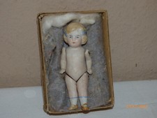 Kleine Puppe - Porzellan - ca. 10cm 