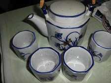 Teeservice Porzellan,/Steingut alt ungenutzt blau weiß,1 Kanne 4 Becher s Bilder