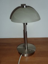 Elegante schwere Tischlampe mit Glasschirm