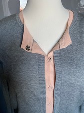 Toller Cardigan grau/rosa  mit Druckknöpfen und Ellbogen-Patches  Gr. 42  NEU