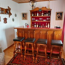 Hausbar Traum mit 5 Barhockern einzigartig