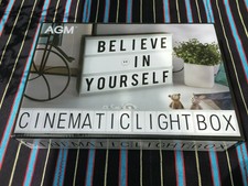 Cinematic Light Box, Leuchtkasten mit auswechselbaren Buchstaben/30x22x6 cm/AGM