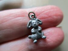 Antike Vintage kleine Silber Ton Osterhase Hase Charm Anhänger Armband alt