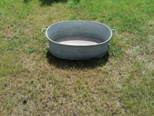 Große Zink Badewanne mit Auslauf als Pflanzschale