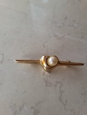 Wunderschöne  Brosche   Hübsche Herz mit Perlen. 