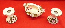 7330. Kerzenständer,  2 Stück und 1 Korb / Körbchen  -  Rosen  