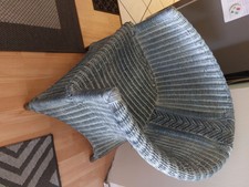 Blauen Korbstuhl und Hochlehner Holzstuhl neu bezogen