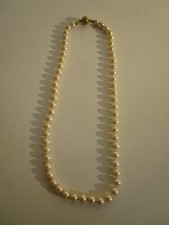 Zuchtperlen * Halskette * mittellange Form * schönes Schloß