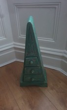 Kleine Pyramide Holzdreieck Blumenmuster Zugtruhe