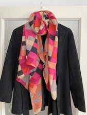 Peppiger, bunter, großer Schal, Halstuch, orange, pink, beige, grau, schwarz
