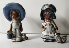 zwei  Keramik - Miniaturpüppchen 