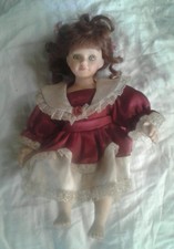 Puppe mit Porzellankopf/-armen und-beinen,35 cm hoch,unbeschädigt,s.Beschreibung