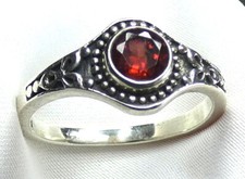 Granat Ring 925 Silber, runder, fac. Edelstein im Antikstil SONDERPREIS NEU