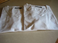 2 Herren Basic T-Shirts weiß V-Ausschnitt Gr. M, 48/50 Unterziehshirts, T-Shirts