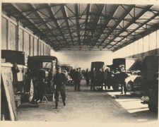 Foto Militär Fuhrpark WH Werkstatt Autohalle Mechaniker Fahrzeug Kennzeichen HH