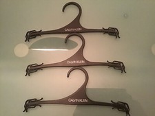 Calvin Klein 3x NEU Kleiderbügel Bügel Unterwäsche Dessous  BH Tanga, Panty Slip